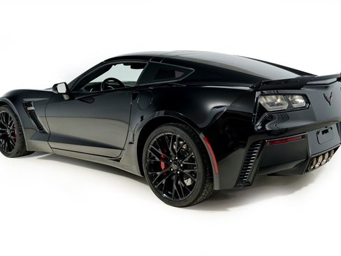 Used 2016 Chevrolet Corvette Z06 w/ 3LZ Preferred Equipment Group RWD image 4