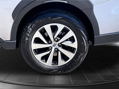 Used 2025 Subaru Outback Premium AWD/4WD image 36