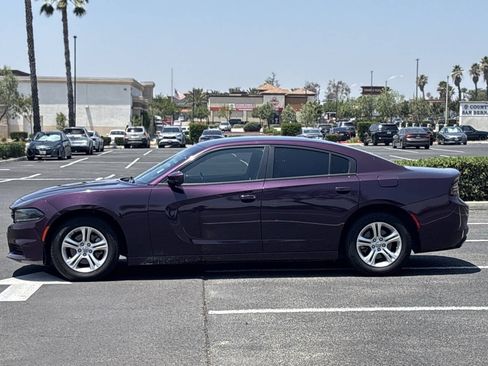 Used 2021 Dodge Charger SXT w/ Leather Interior Group RWD image 4