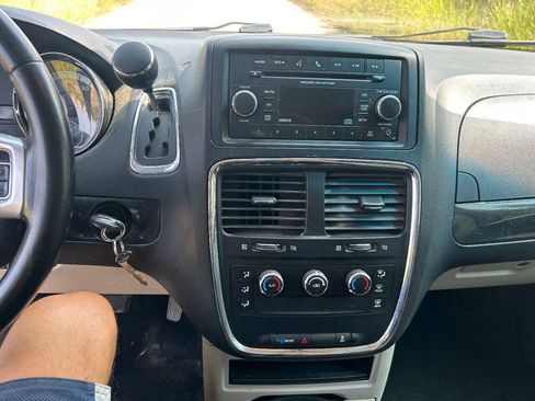 Used 2013 Dodge Grand Caravan American Value Package w/ UConnect Hands-Free Group FWD image 13