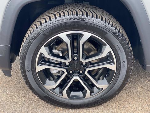 Certified 2022 Jeep Compass Limited image 12