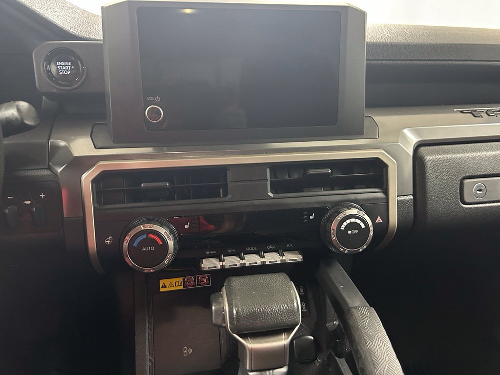Used 2024 Toyota Tacoma SR5 AWD/4WD image 18