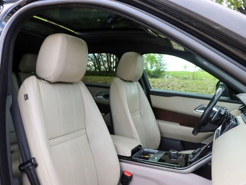 Used 2018 Land Rover Range Rover Velar R-Dynamic SE image 21