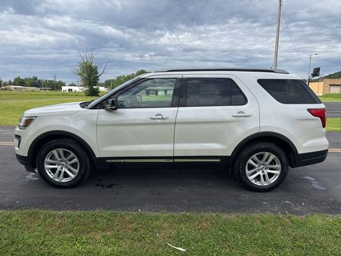 Used 2018 Ford Explorer XLT w/ Equipment Group 201A AWD/4WD image 4
