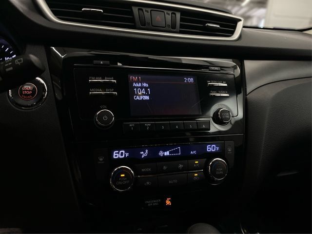 Used 2015 Nissan Rogue SV w/ SV Moonroof Package AWD/4WD image 30