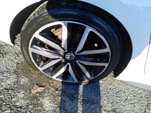Used 2013 Volkswagen Jetta GLI FWD image 37
