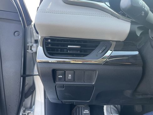 Used 2014 Toyota Avalon XLE image 18