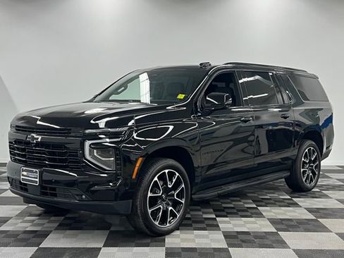 Used 2025 Chevrolet Suburban RST w/ Comfort Package image 6