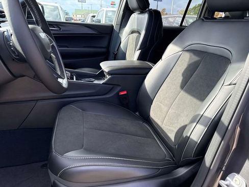 New 2025 Jeep Grand Cherokee Altitude RWD image 9