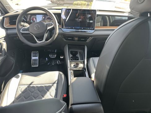 New 2026 Volkswagen Tiguan SEL R-Line image 15