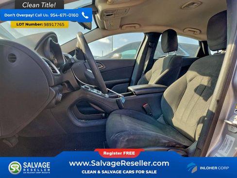 Used 2015 Chrysler 200 Limited image 9