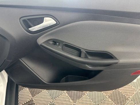 Used 2014 Ford Focus SE FWD image 19