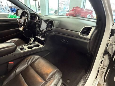 Used 2021 Jeep Grand Cherokee SRT image 35