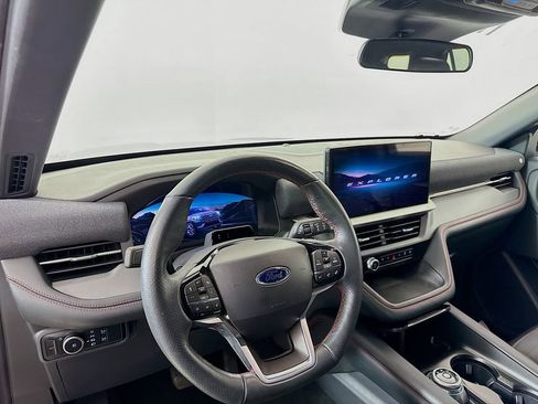 Used 2025 Ford Explorer ST-Line w/ ST-Line Street Pack AWD/4WD image 9