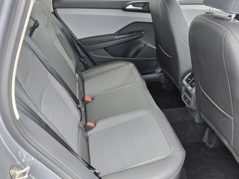 Used 2023 Volkswagen Taos SE w/ Black Wheel Package FWD image 15