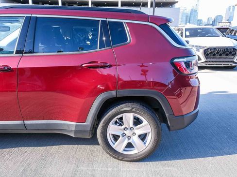 Used 2022 Jeep Compass Latitude FWD image 8