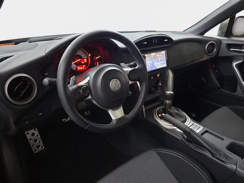 Used 2017 Toyota 86 RWD image 12