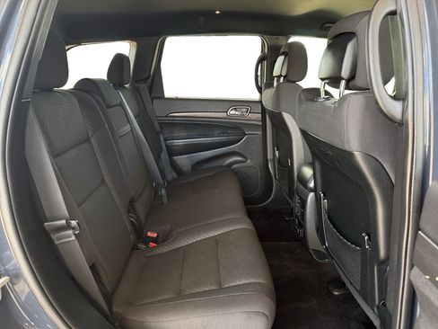 Used 2018 Jeep Grand Cherokee Laredo AWD/4WD image 15