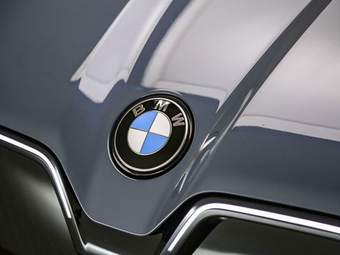 Certified 2026 BMW iX xDrive45 w/ M Sport Package AWD/4WD image 9