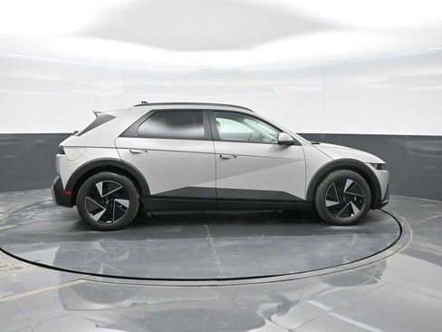 New 2025 Hyundai Ioniq 5 SEL image 9