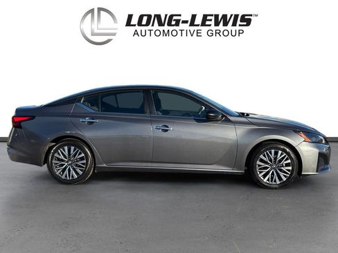 Used 2024 Nissan Altima 2.5 SV image 8