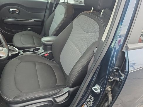 Used 2017 Kia Soul + image 9