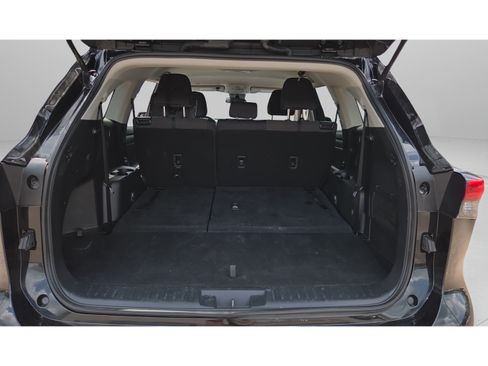 Used 2022 Toyota Highlander L FWD image 14