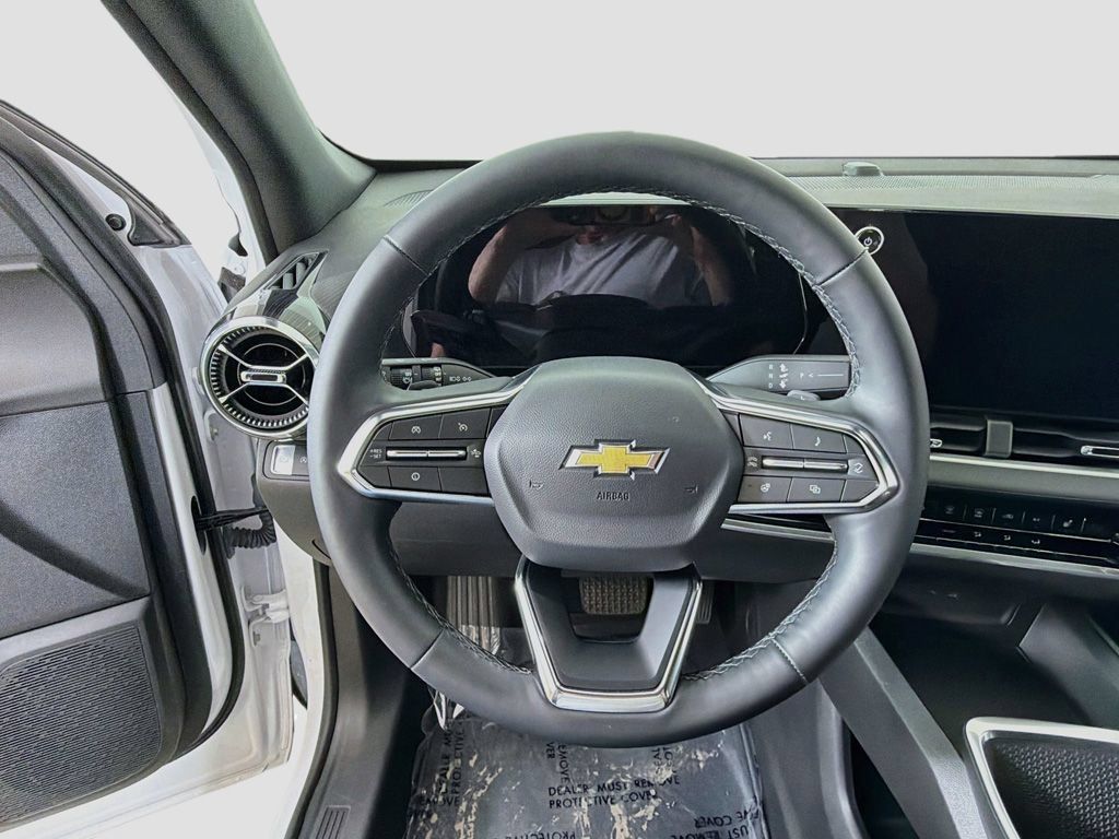 Used 2026 Chevrolet Equinox LT FWD image 32