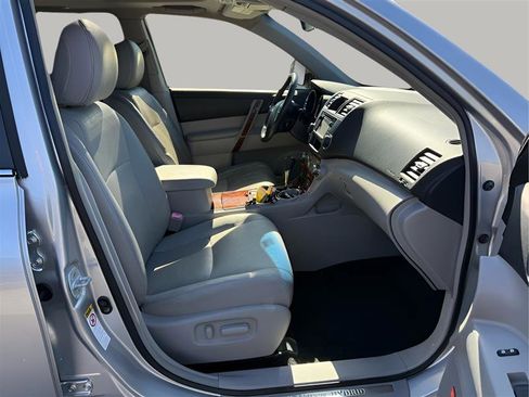 Used 2013 Toyota Highlander Limited image 34