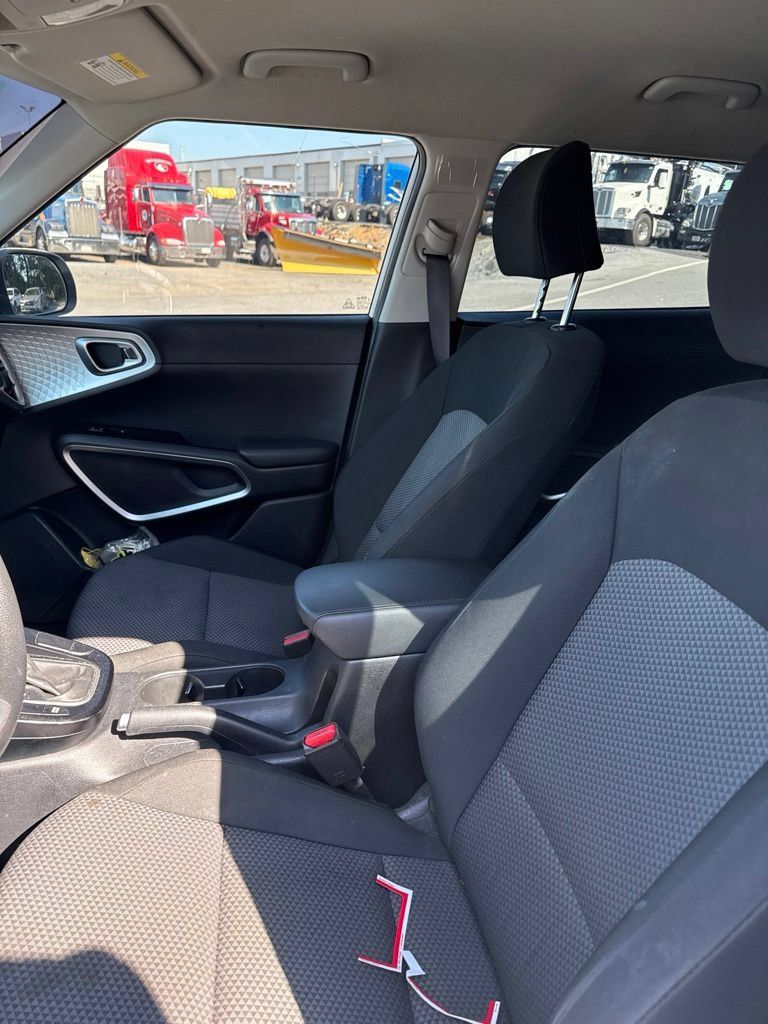 Used 2020 Kia Soul LX FWD image 10