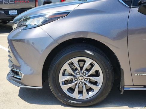 Used 2021 Toyota Sienna XLE FWD image 7