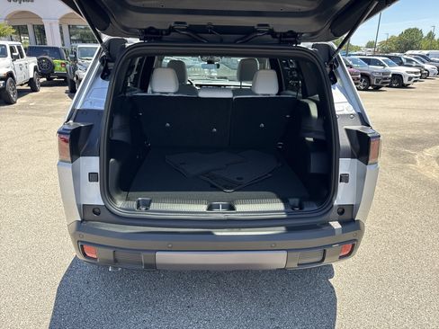 New 2026 Jeep Cherokee Laredo AWD/4WD image 18