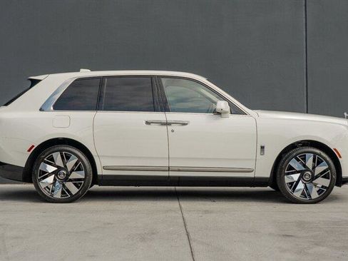 Used 2025 Rolls-Royce Cullinan image 6