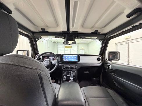 Used 2025 Jeep Wrangler Unlimited Sport AWD/4WD image 23
