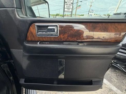 Used 2015 Lincoln Navigator 4WD image 22