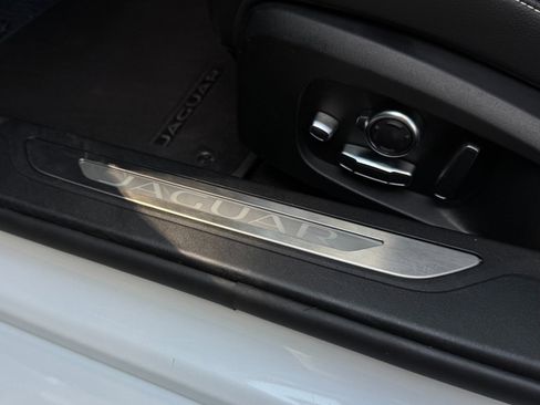 Used 2021 Jaguar XF R-Dynamic SE image 17