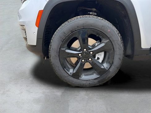 New 2025 Jeep Grand Cherokee L Limited w/ Luxury Tech Group II image 41