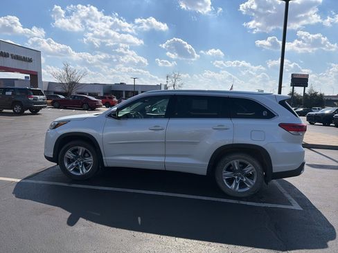 Used 2019 Toyota Highlander Limited w/ Protection Package #3 image 6
