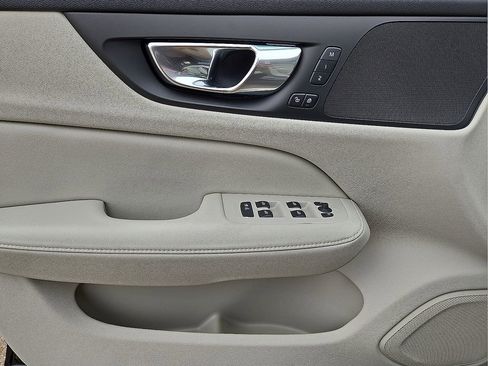 New 2026 Volvo V60 B5 Cross Country Plus w/ Protection Package Premier image 21