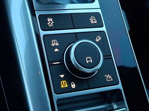 Used 2022 Land Rover Range Rover Sport SVR image 18