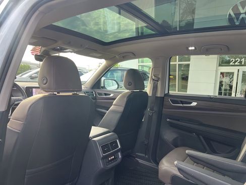 Used 2024 Volkswagen Atlas SEL AWD/4WD image 17