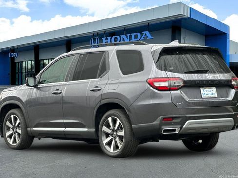 New 2025 Honda Pilot Touring image 6