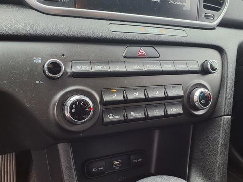 Used 2020 Kia Sportage LX image 6