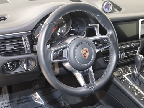 Used 2020 Porsche Macan image 6