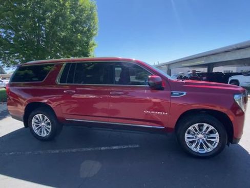 Used 2022 GMC Yukon XL SLT w/ SLT Premium Package AWD/4WD image 9