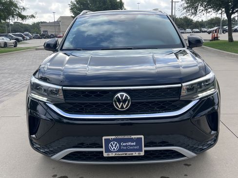 Certified 2022 Volkswagen Taos SE w/ Panoramic Sunroof Package FWD image 3