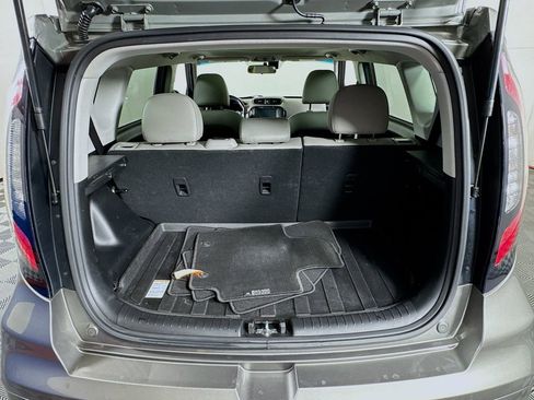 Used 2019 Kia Soul + w/ Primo Package FWD image 27