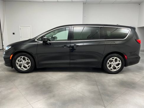 Used 2024 Chrysler Pacifica Limited FWD image 5