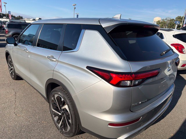 Used 2023 Mitsubishi Outlander SE AWD/4WD image 4