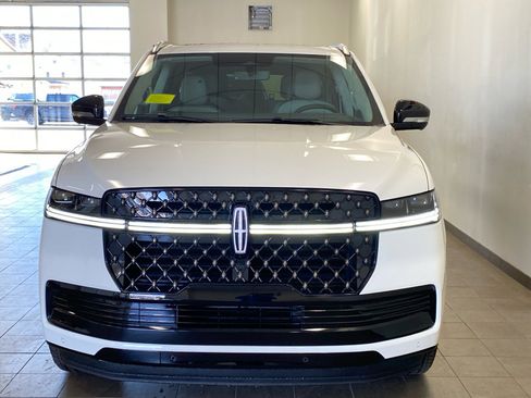 New 2026 Lincoln Navigator L Black Label AWD/4WD image 10